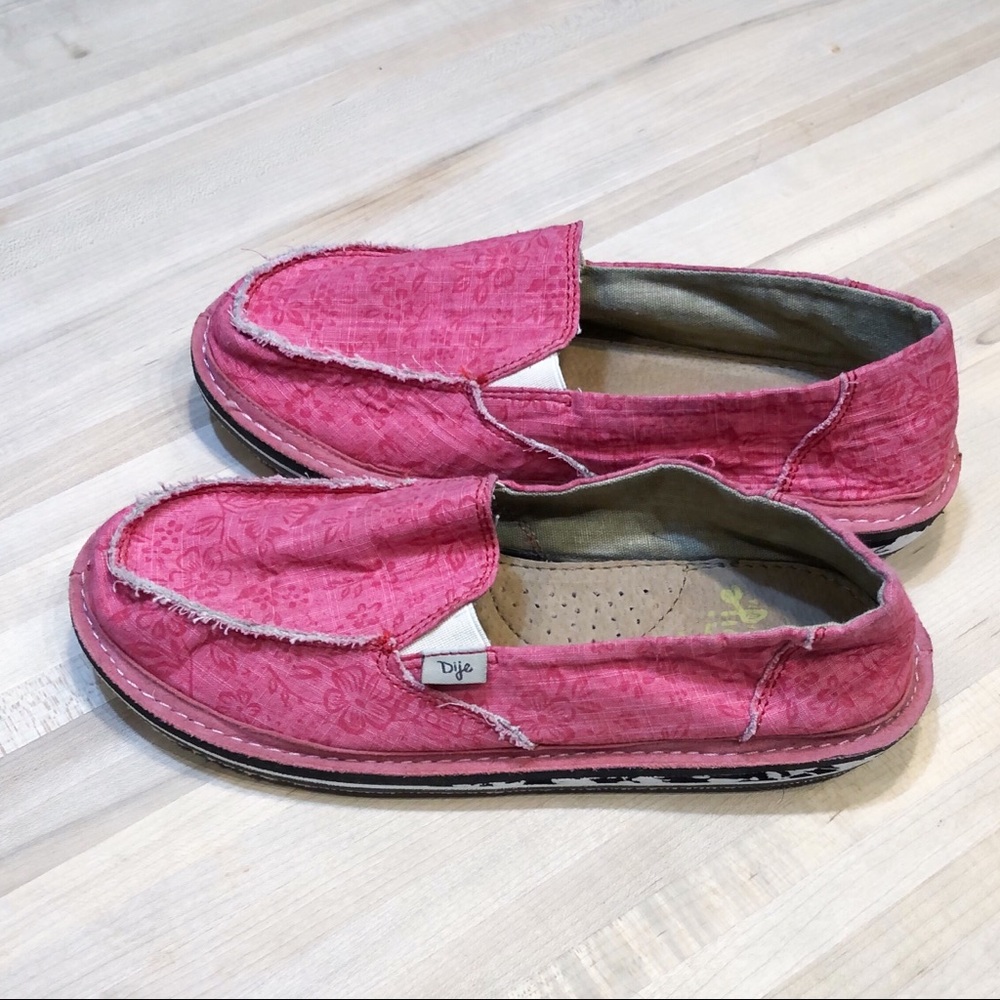 Brand New Dije California Pink Slip On Shoes 7